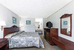 Knights Inn Point South Ємассі Номер фото