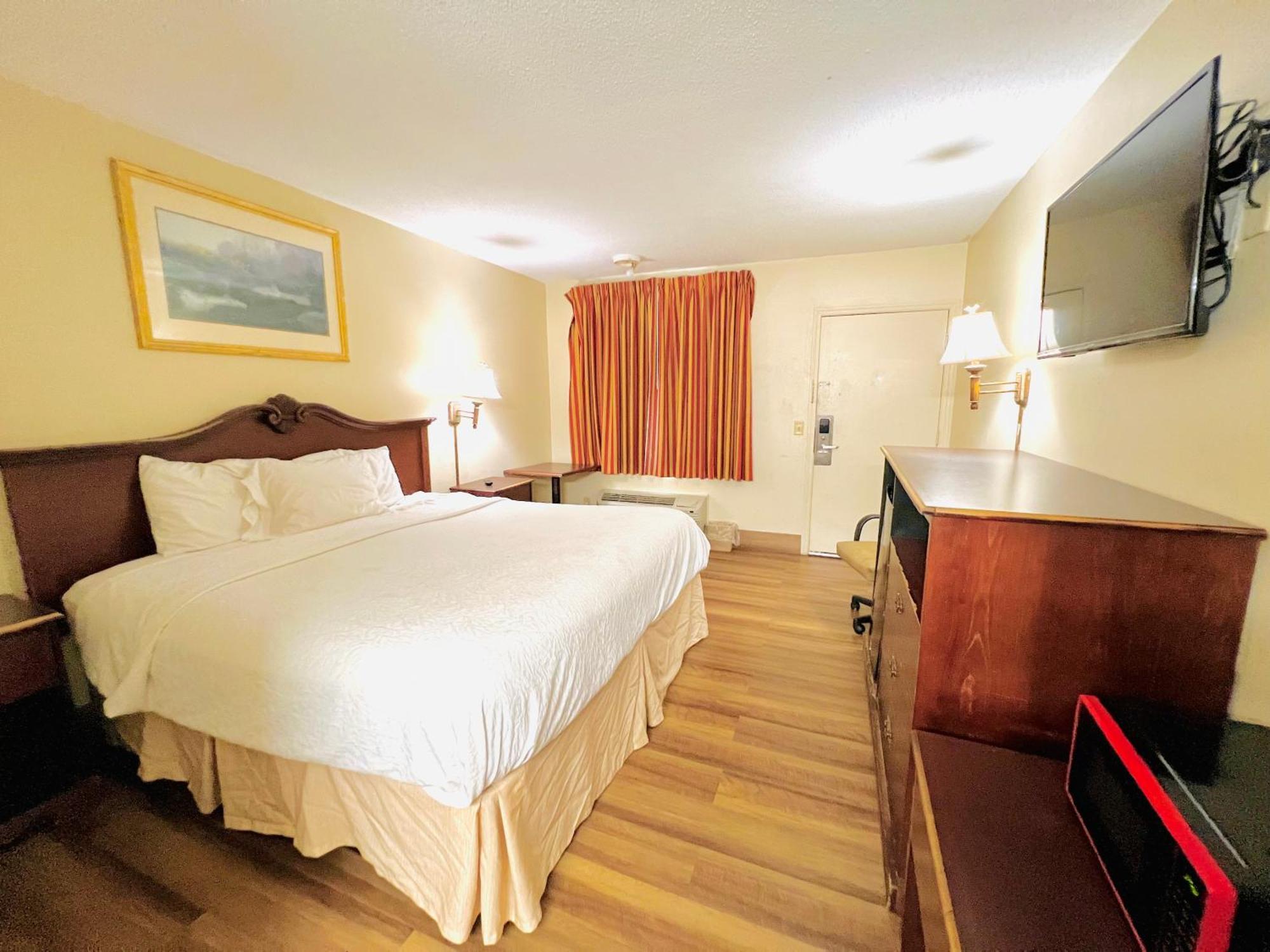 Knights Inn Point South Ємассі Екстер'єр фото