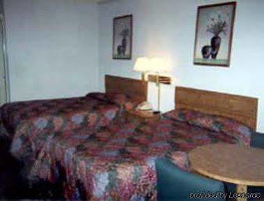 Knights Inn Point South Ємассі Екстер'єр фото